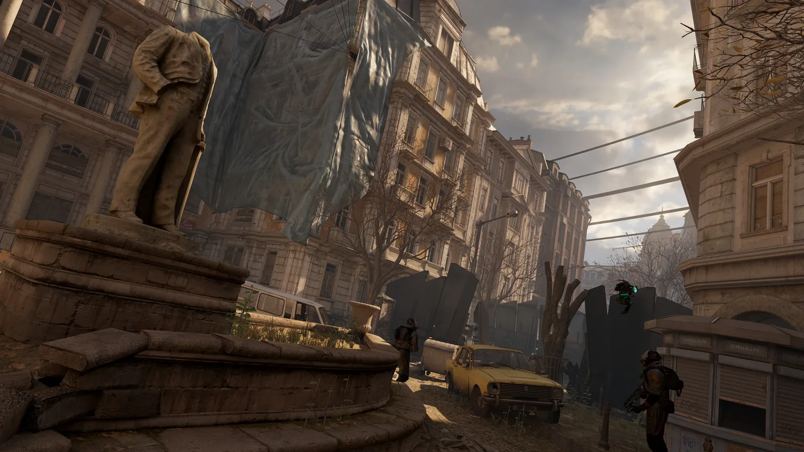 Combine soldiers patrolling a City 17 street in Half-Life: Alyx VR gameplay